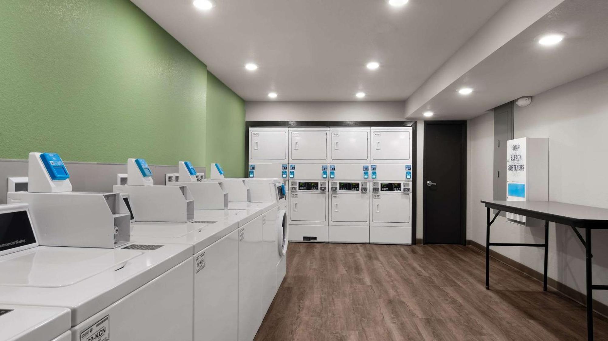 Woodspring Suites Greeley Εξωτερικό φωτογραφία